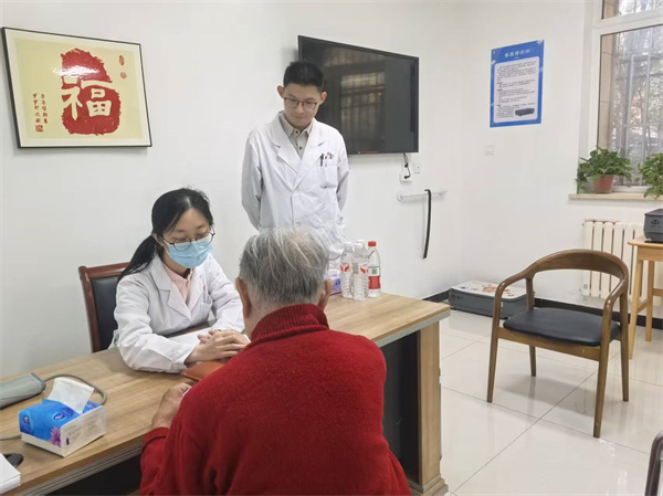 東方焦點 | 內通外調護健康，聯合義診惠老兵——北京中醫藥大學東方醫院開展健康咨詢服務